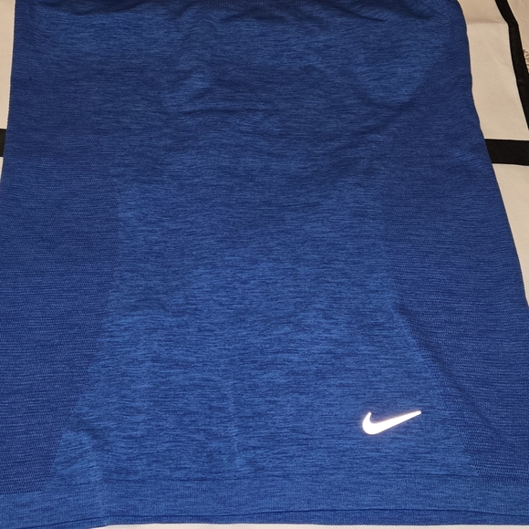 1 Nike Women's Blue Athletic Tank Top - Picture 2 of 4
